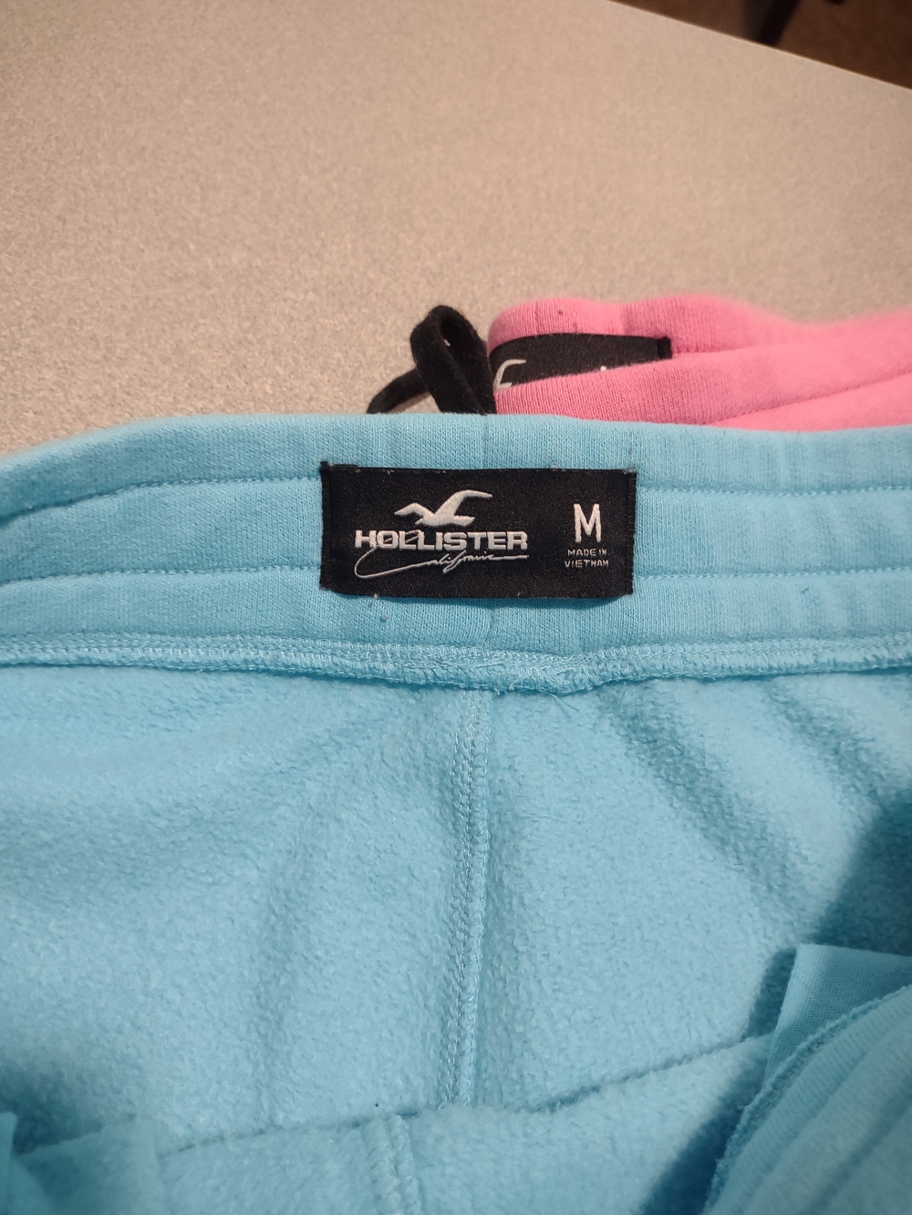 Hollister Sz.M Two-Pack Logo Shorts in Aqua & Pink - Picture 3 of 12
